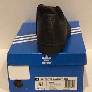 adidas Shoes - Adidas superstar unisex sneakers youth size US 5.5 adidas Shoes - Adidas superstar unisex sneakers youth size US 5.5